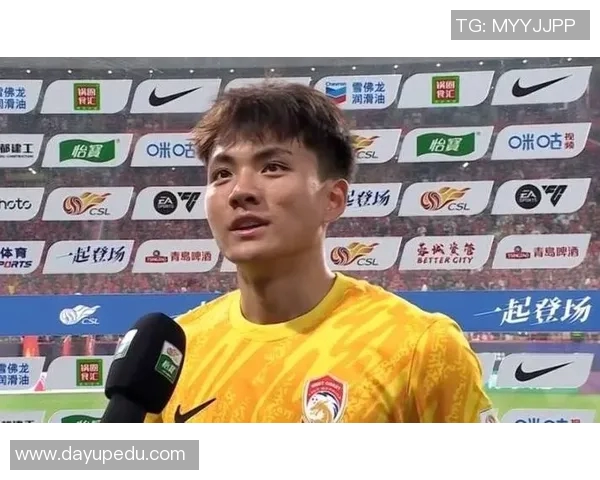 李昊在比赛中展现超凡扑救技巧助力球队逆转胜利的精彩瞬间