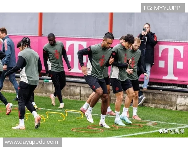 拜仁慕尼黑主场狂胜法兰克福,德甲领跑稳坐榜首位置 拜仁慕尼黑主场狂胜法兰克福,德甲领跑稳坐榜首位置