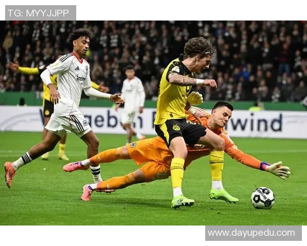 多特大胜法兰克福,领先优势不断扩大 多特大胜法兰克福,领先优势不断扩大