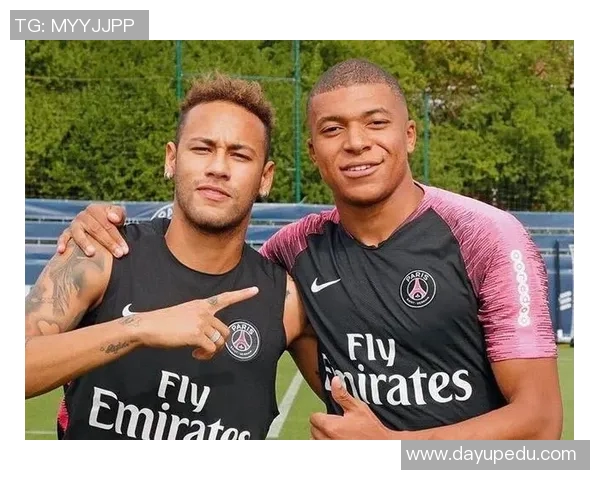 姆巴佩与内马尔携手签售足球装备,粉丝狂欢,场面火爆 姆巴佩与内马尔携手签售足球装备,粉丝狂欢,场面火爆